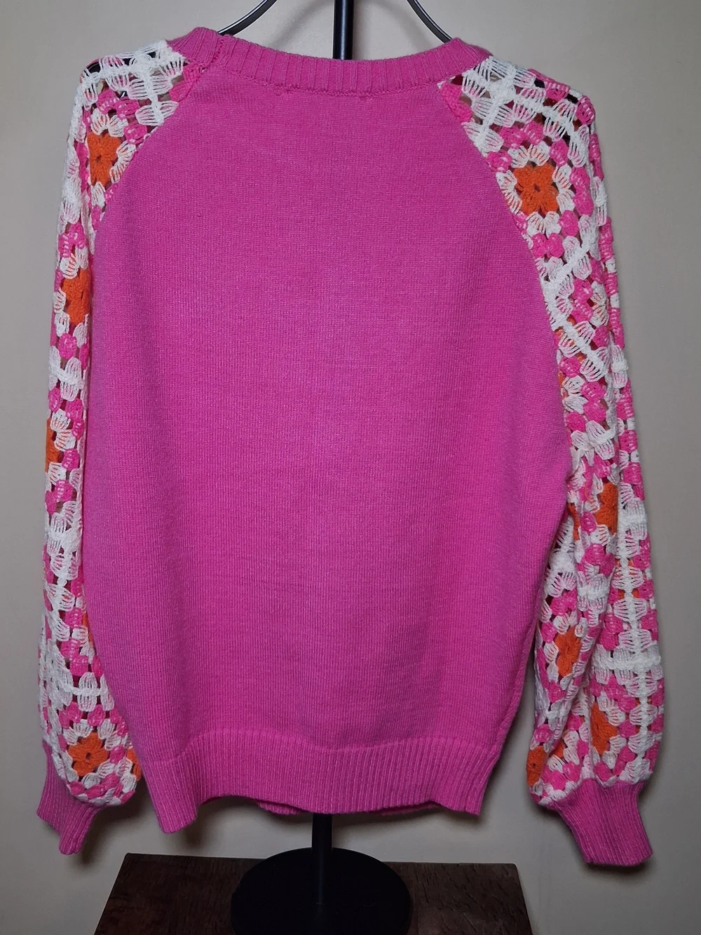 Davi & Dani Women’s Crochet Sleeve Pink Knit Sweater; Size S - Picture 11 of 11